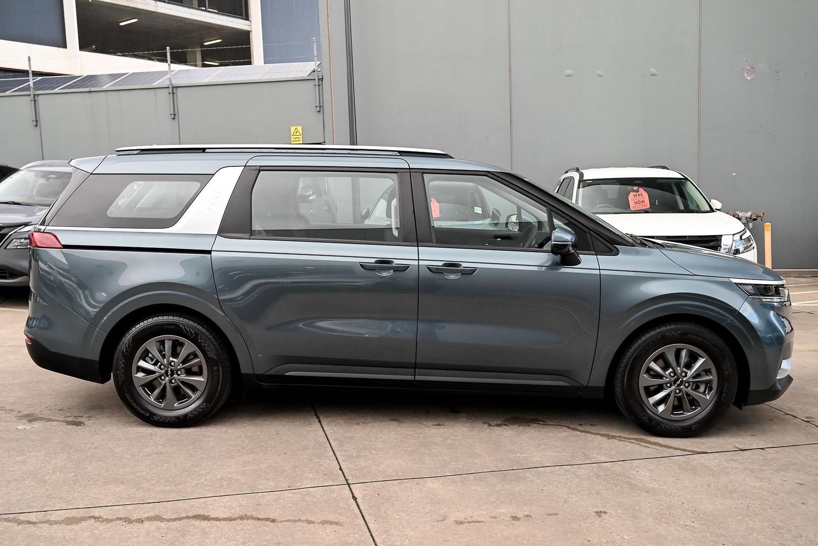 Kia Carnival image 3
