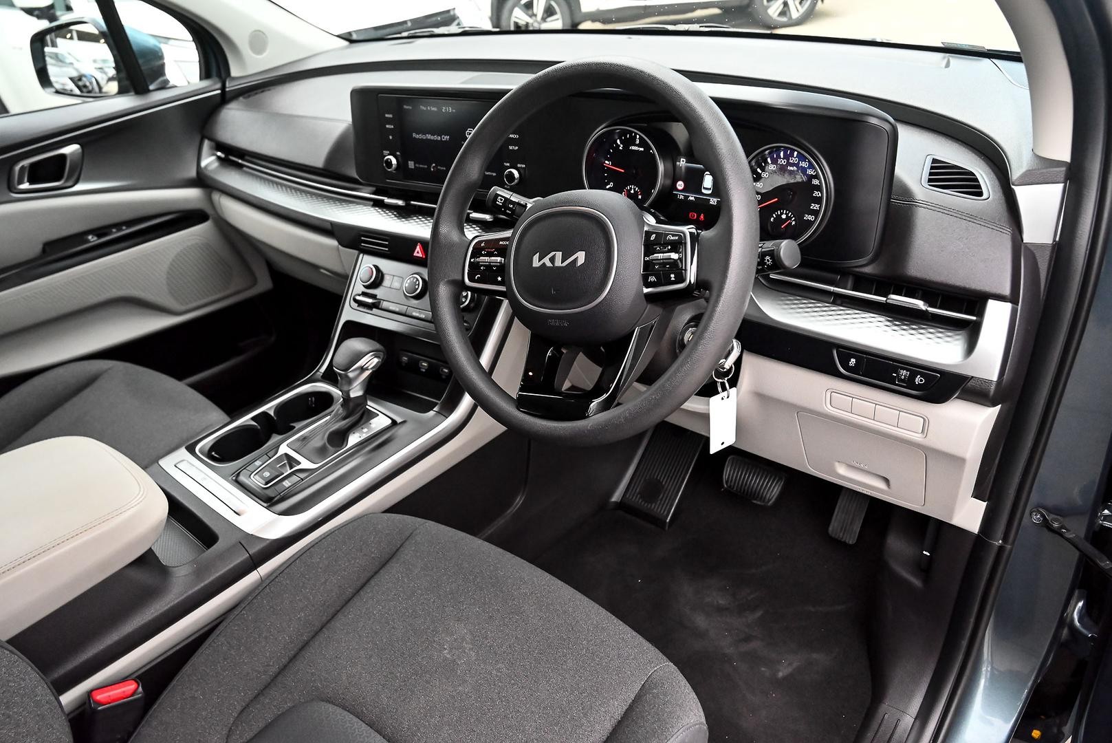 Kia Carnival image 4