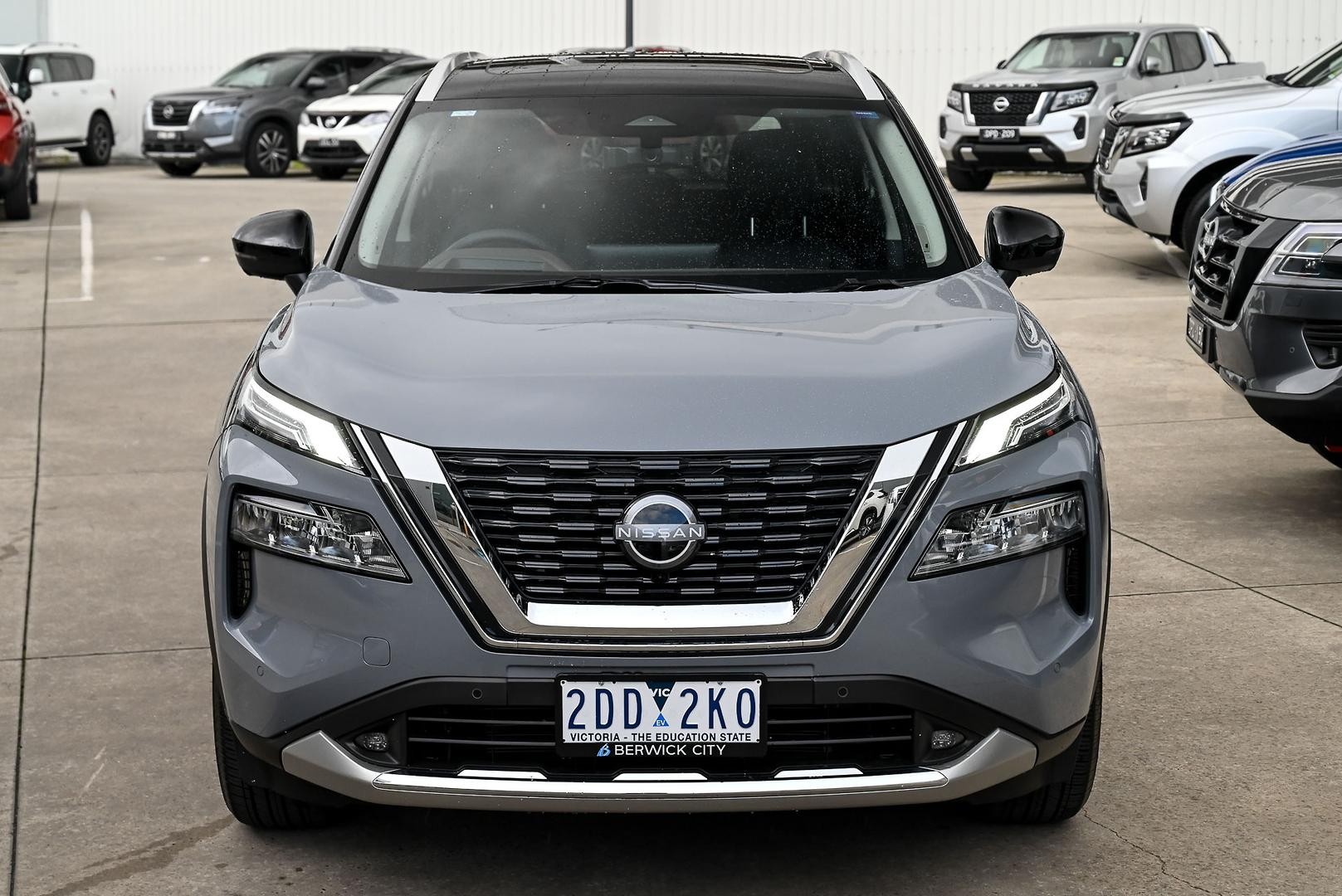 Nissan X-trail image 2