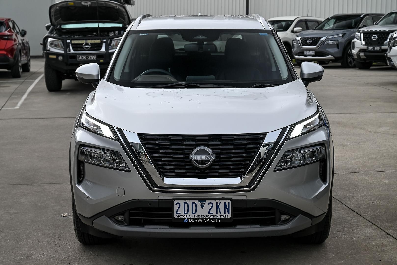 Nissan X-trail image 2
