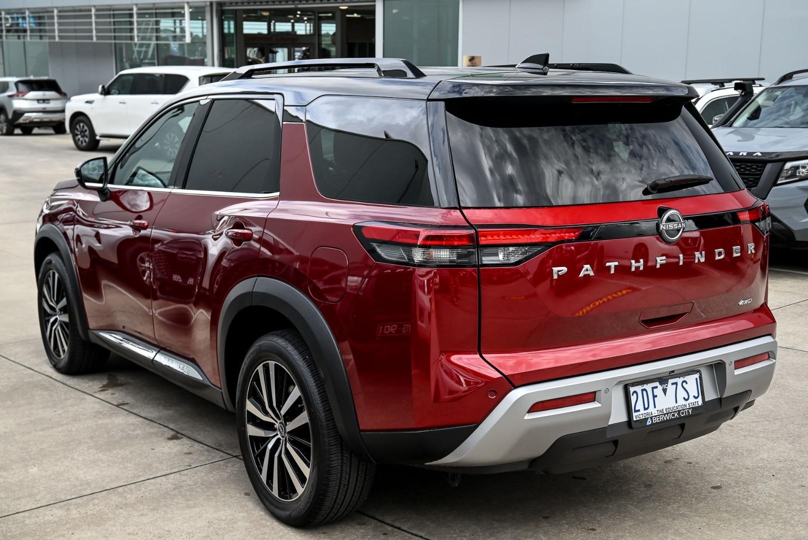 Nissan Pathfinder image 3