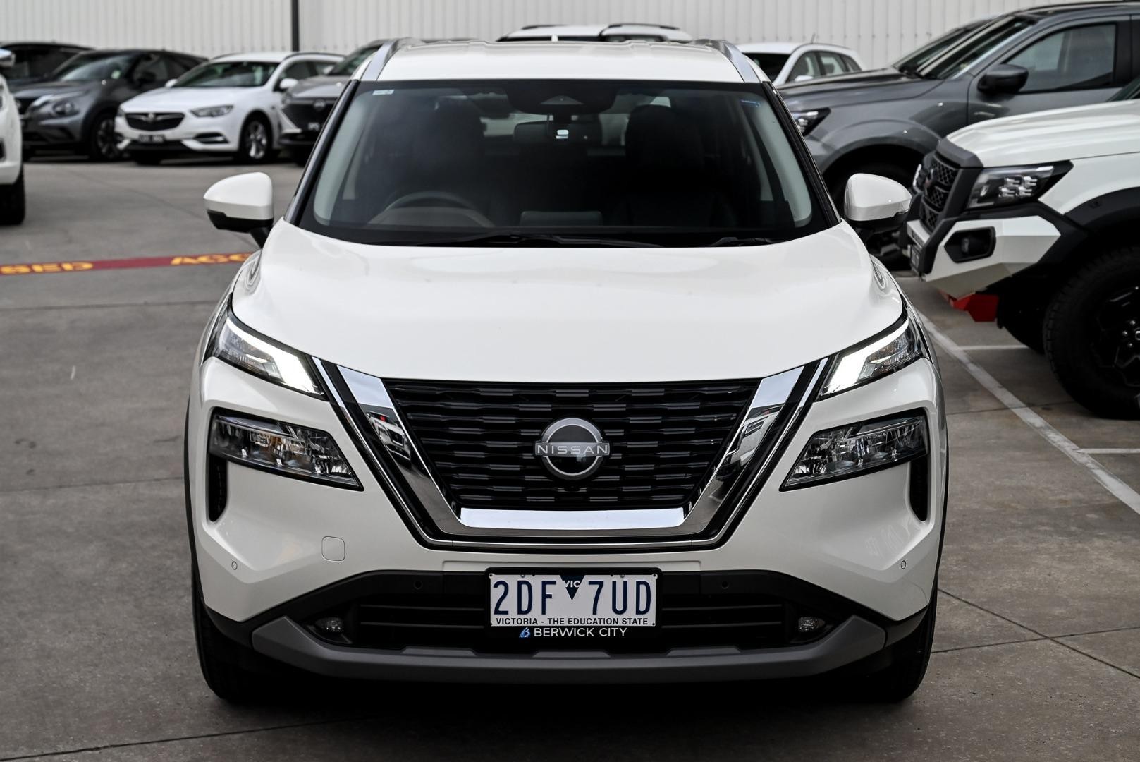 Nissan X-trail image 2