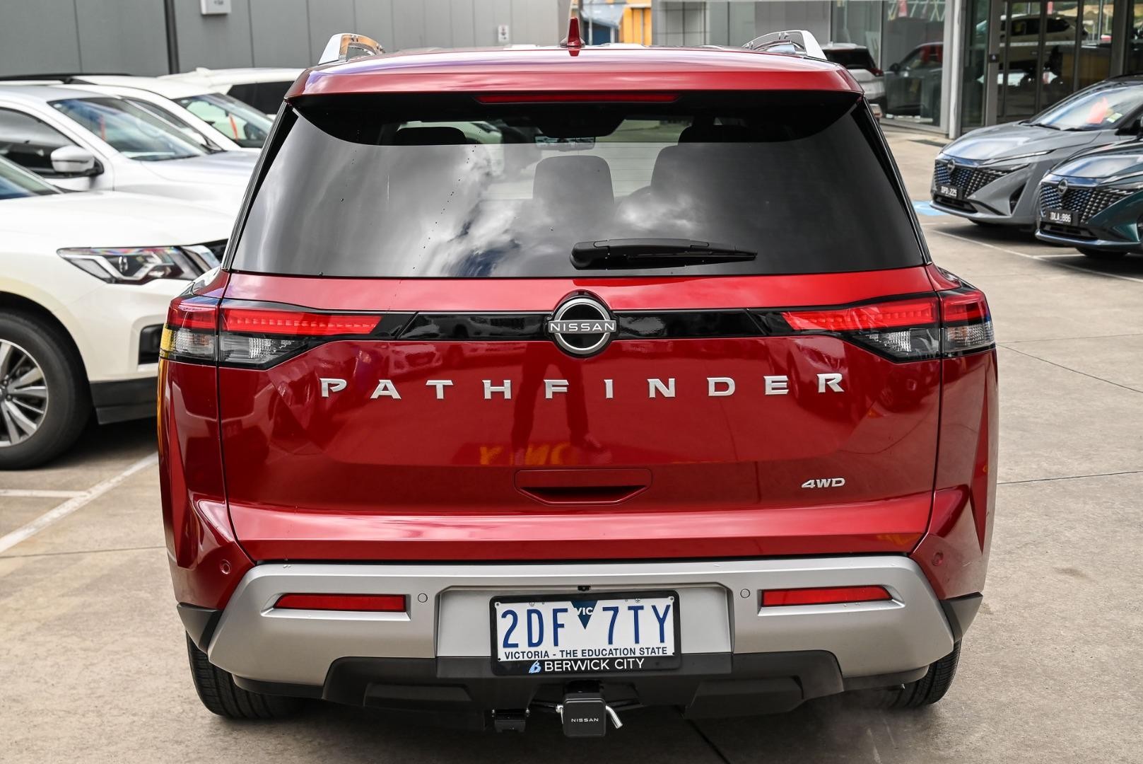 Nissan Pathfinder image 4