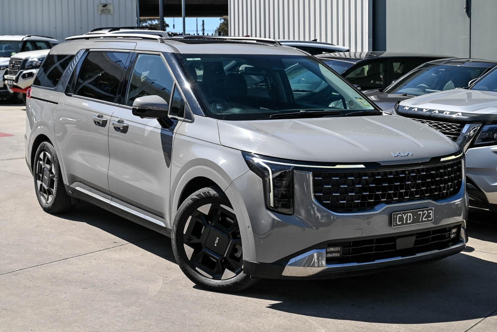 Kia Carnival image 1