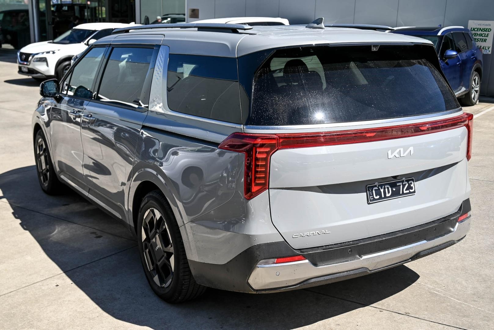 Kia Carnival image 3