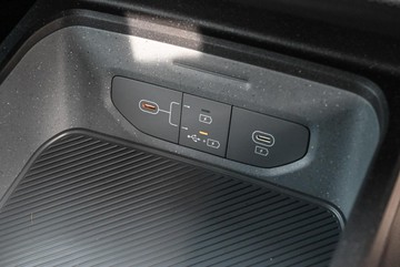 https://dvg-vehicle-assets.s3.amazonaws.com/1207998/6a3k0g8659v09rll613t4ia2b.jpg