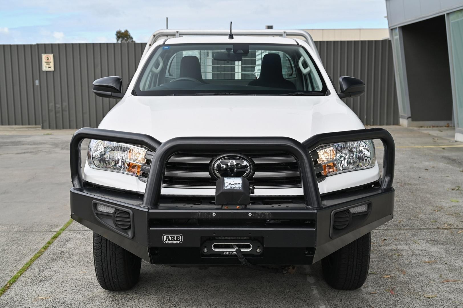 Toyota Hilux image 2