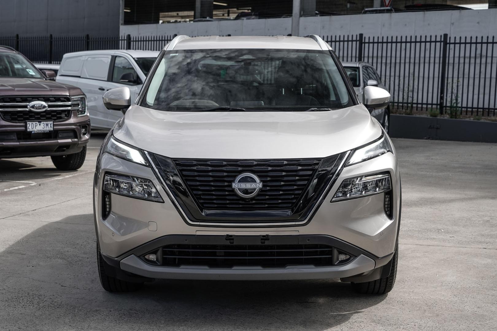 Nissan X-trail image 2