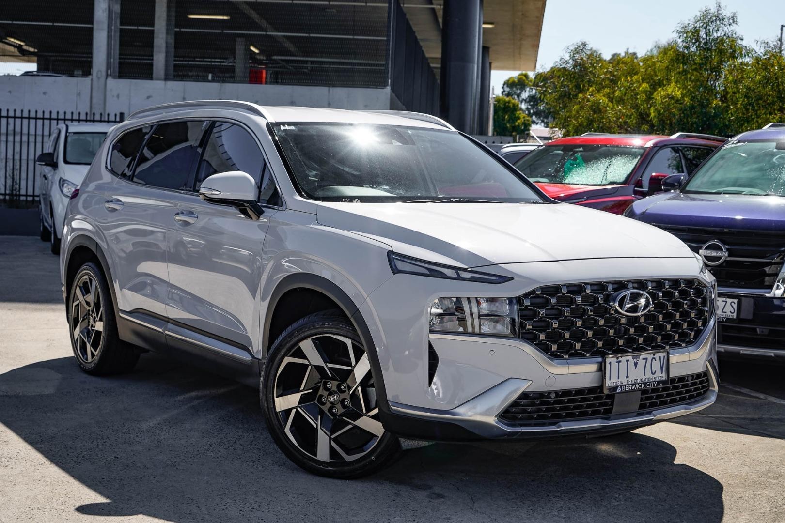 Hyundai Santa Fe image 1