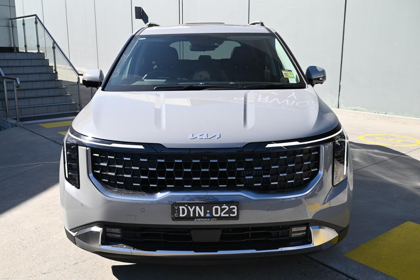 Kia Carnival image 2