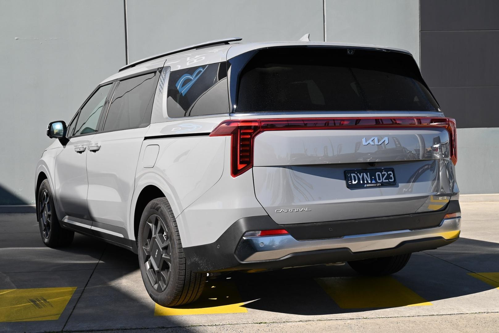 Kia Carnival image 4