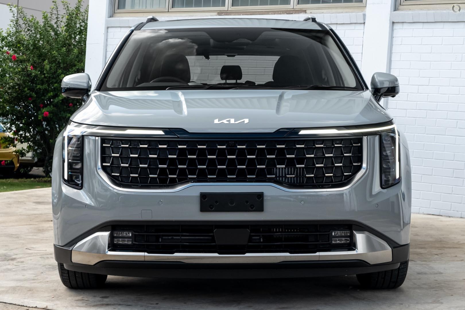 Kia Carnival image 2