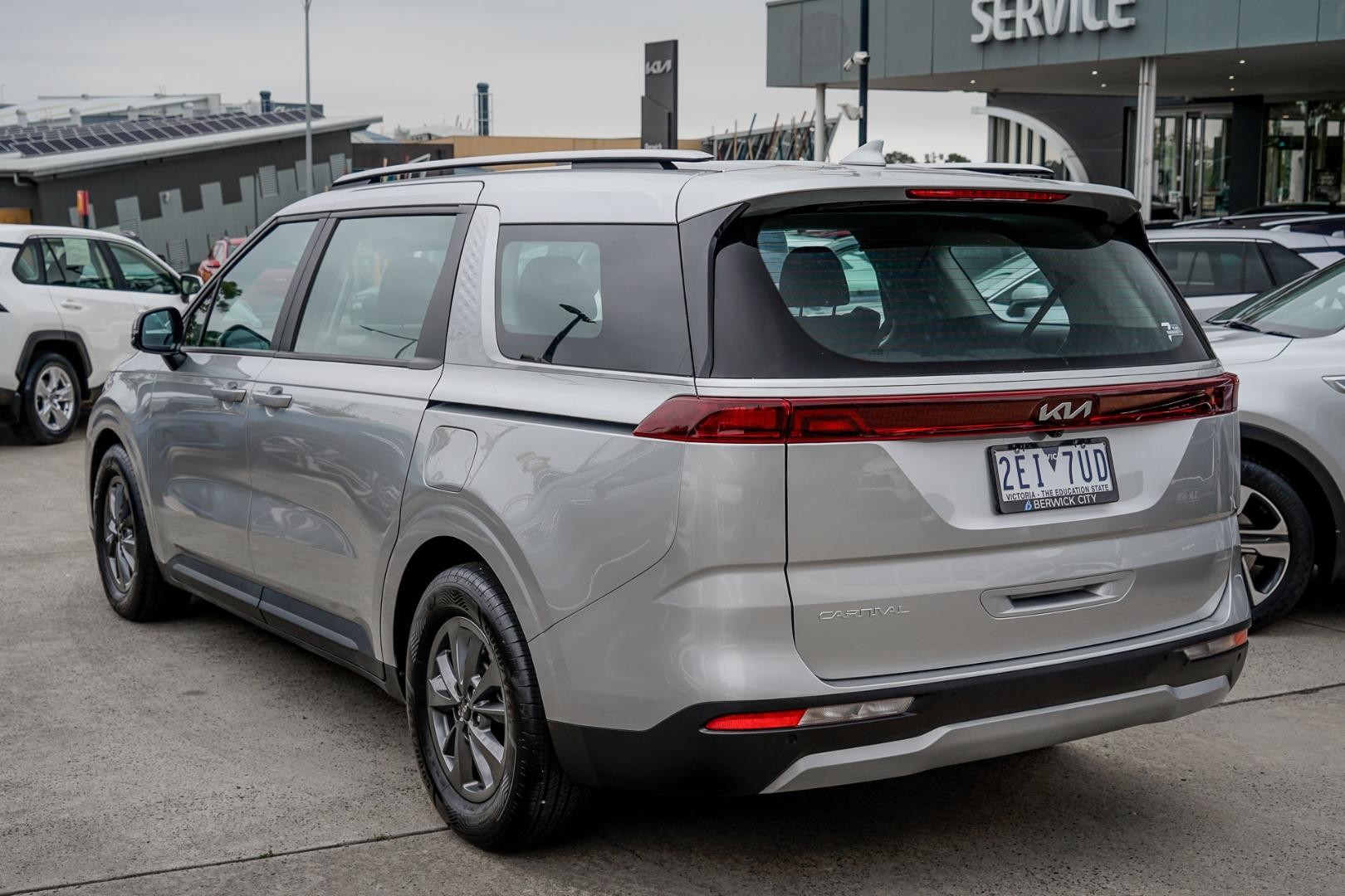 Kia Carnival image 3