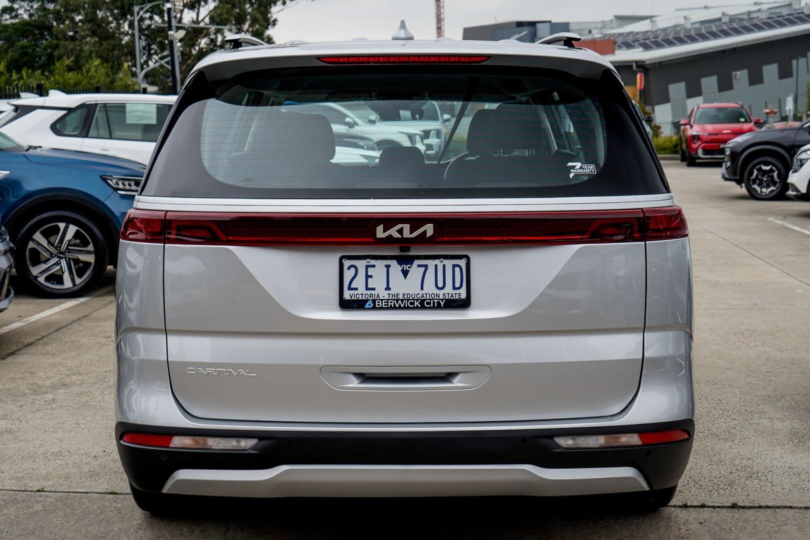 Kia Carnival image 4