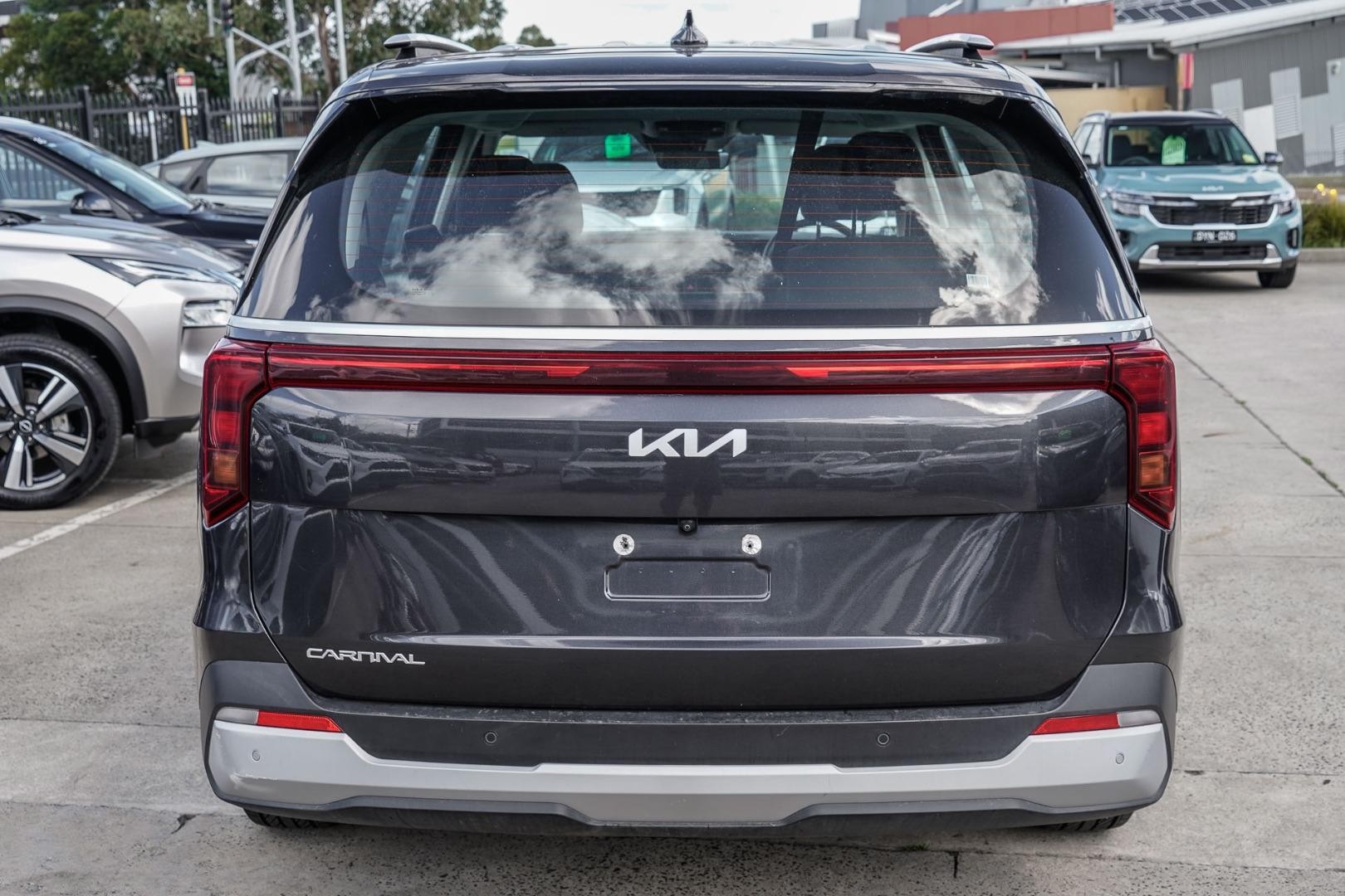 Kia Carnival image 3