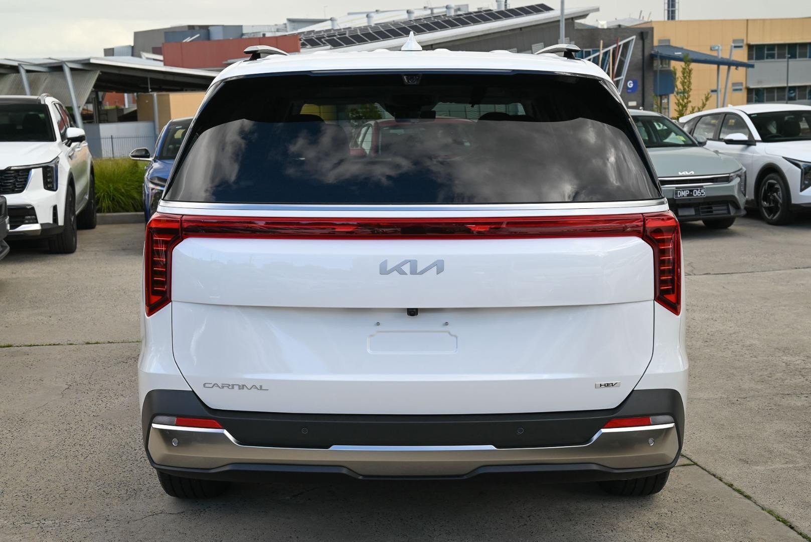 Kia Carnival image 4