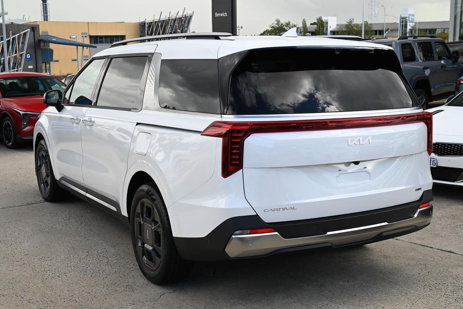 Kia Carnival image 3