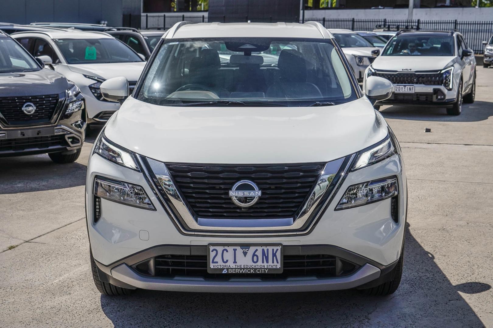 Nissan X-trail image 2