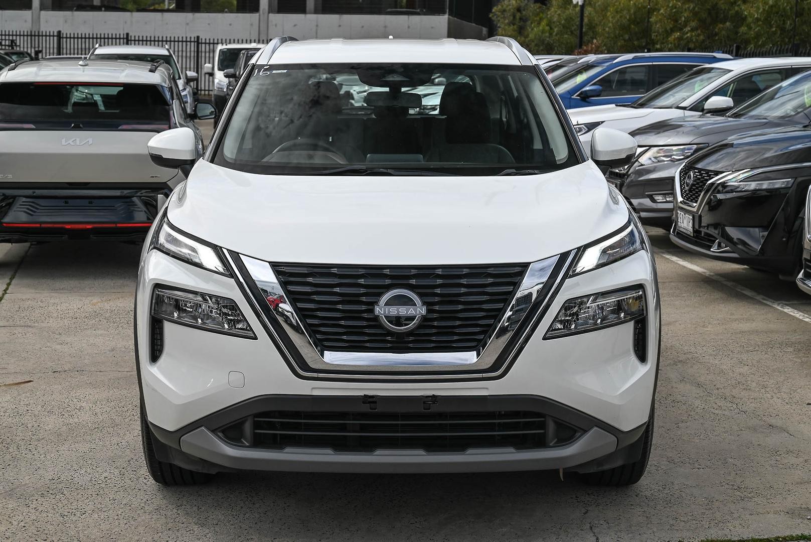 Nissan X-trail image 2
