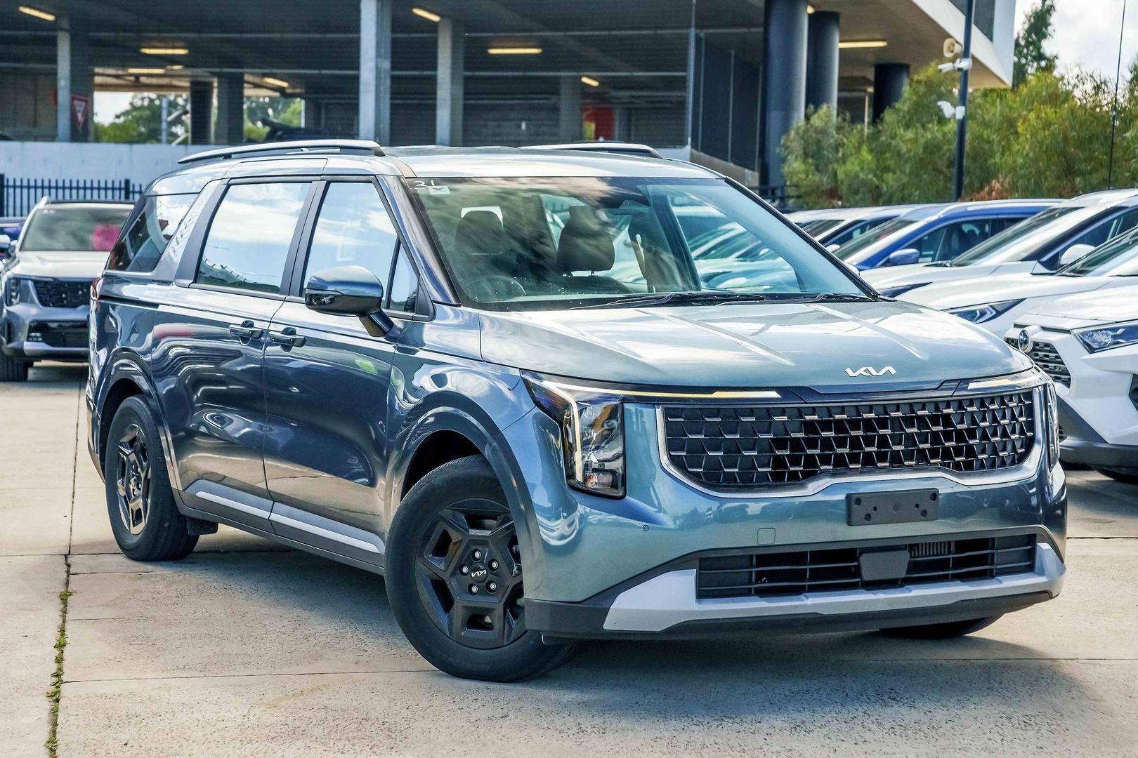 Kia Carnival image 1