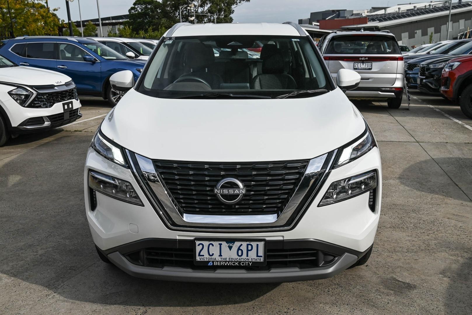 Nissan X-trail image 2