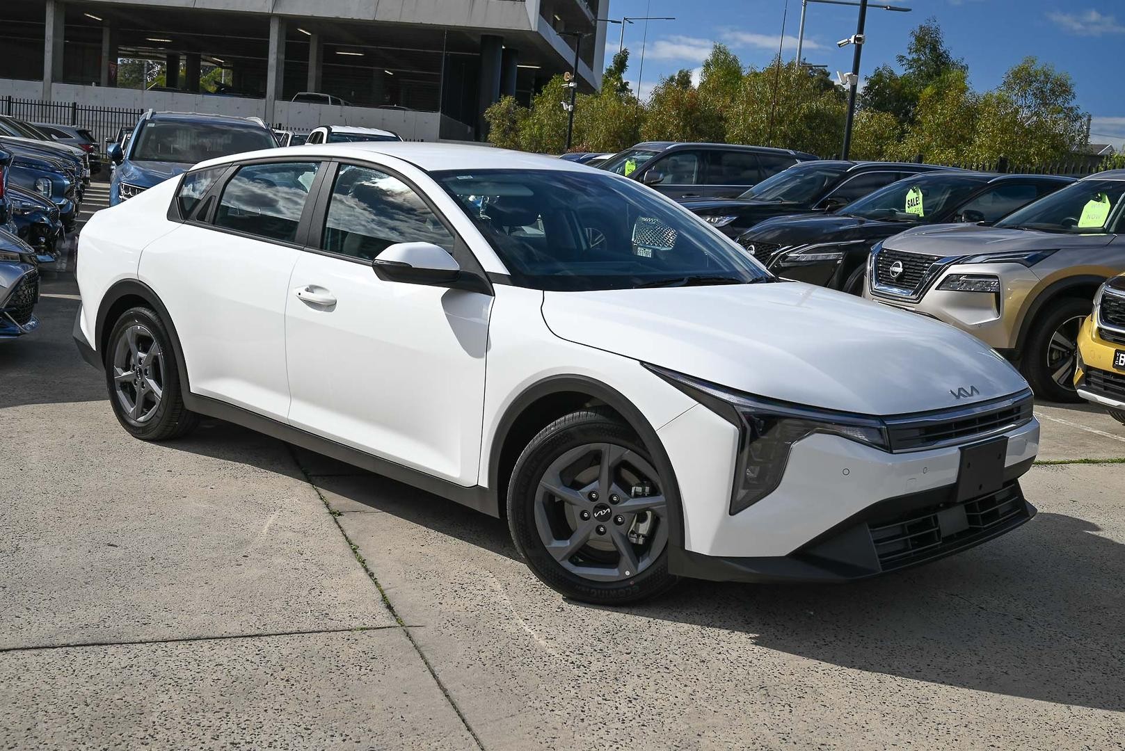 Kia K4 image 1