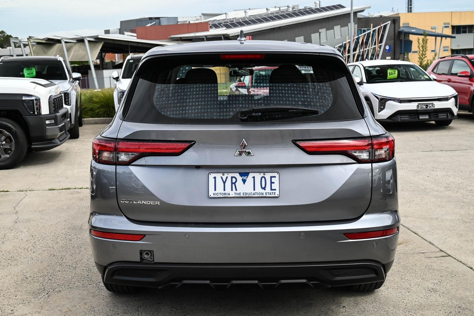 Mitsubishi Outlander image 4