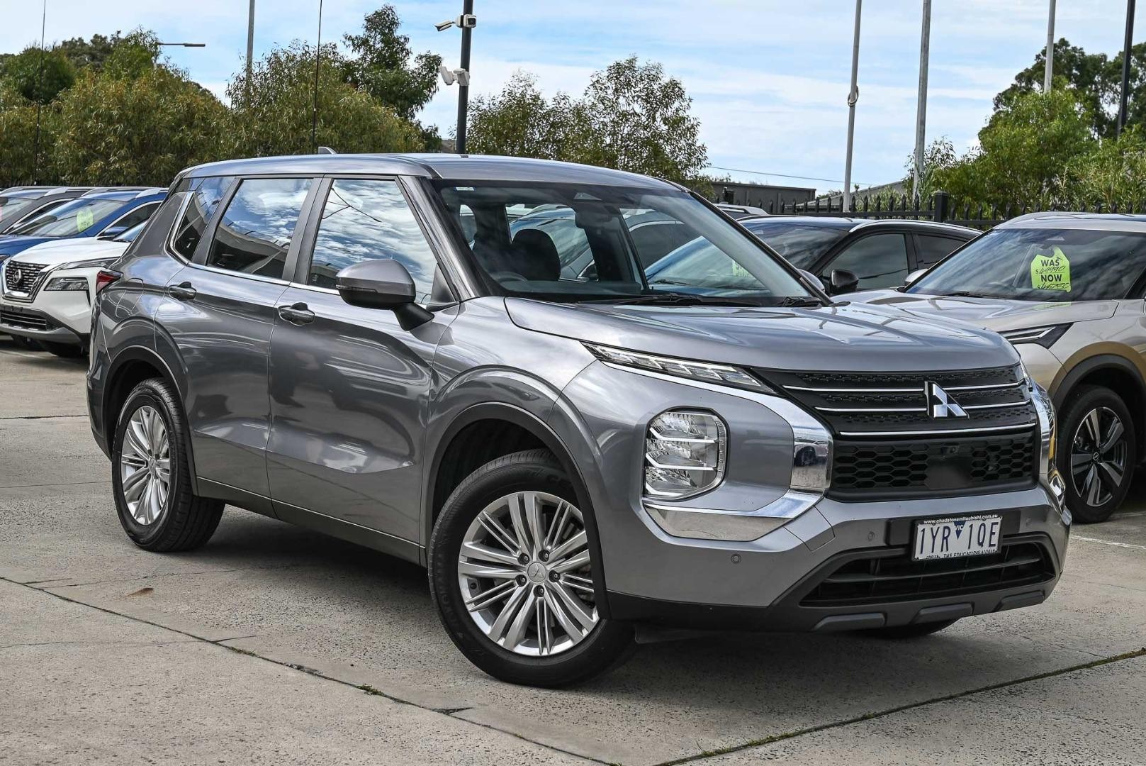 Mitsubishi Outlander image 1