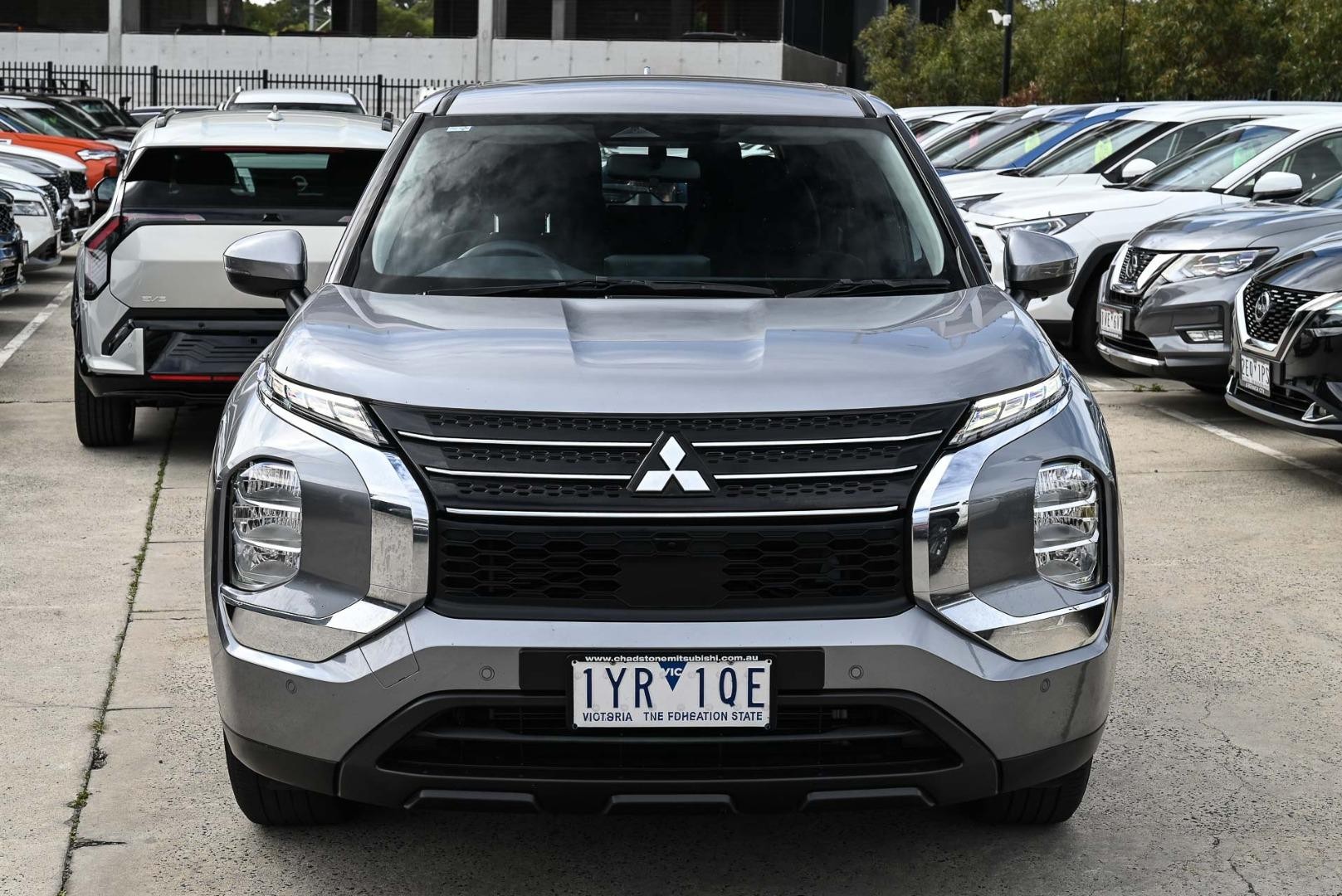 Mitsubishi Outlander image 2