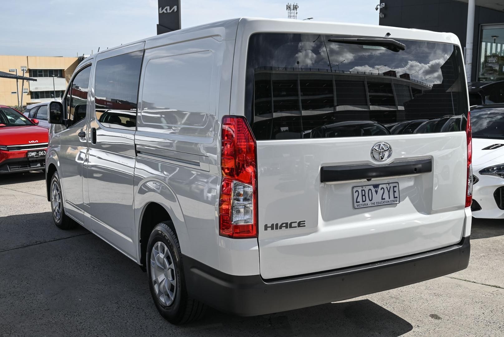 Toyota Hiace image 3