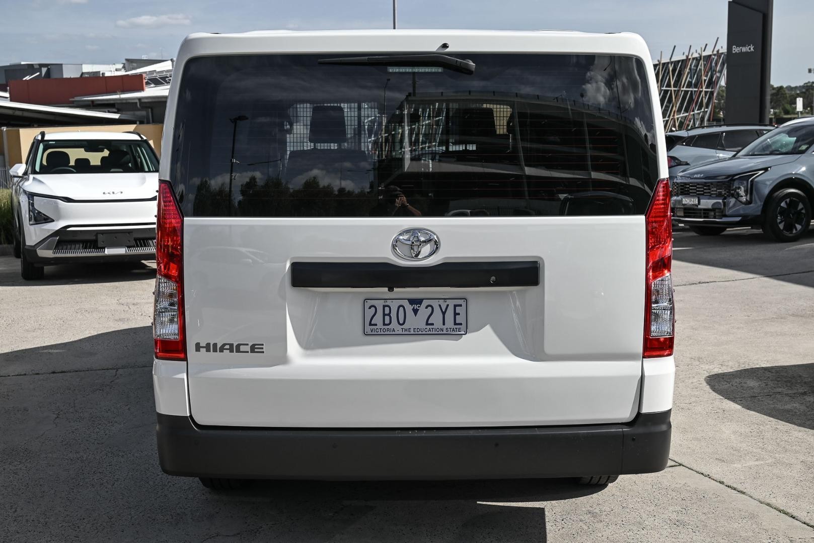 Toyota Hiace image 4