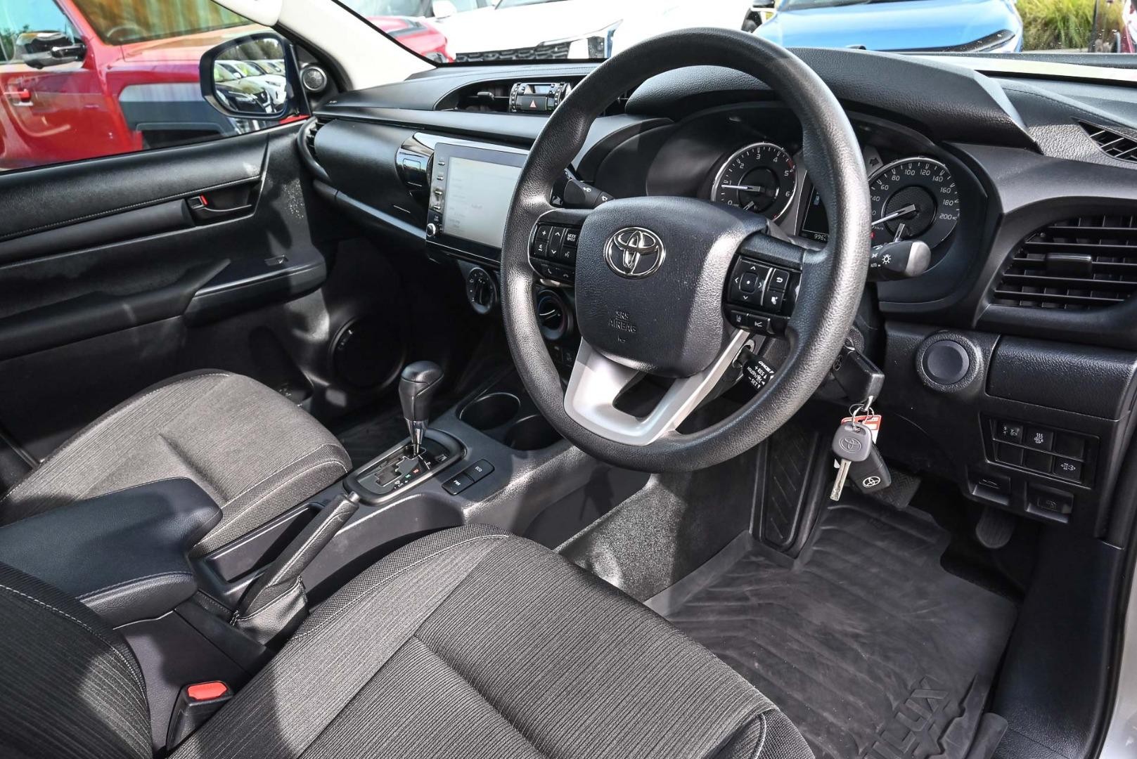 Toyota Hilux image 4