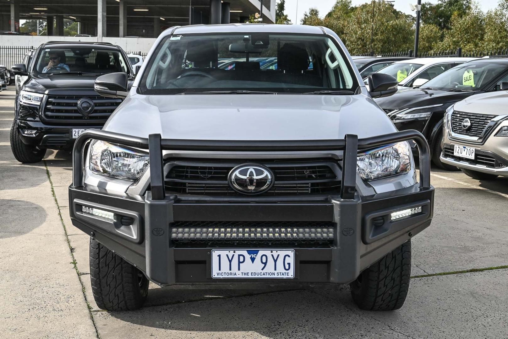 Toyota Hilux image 2