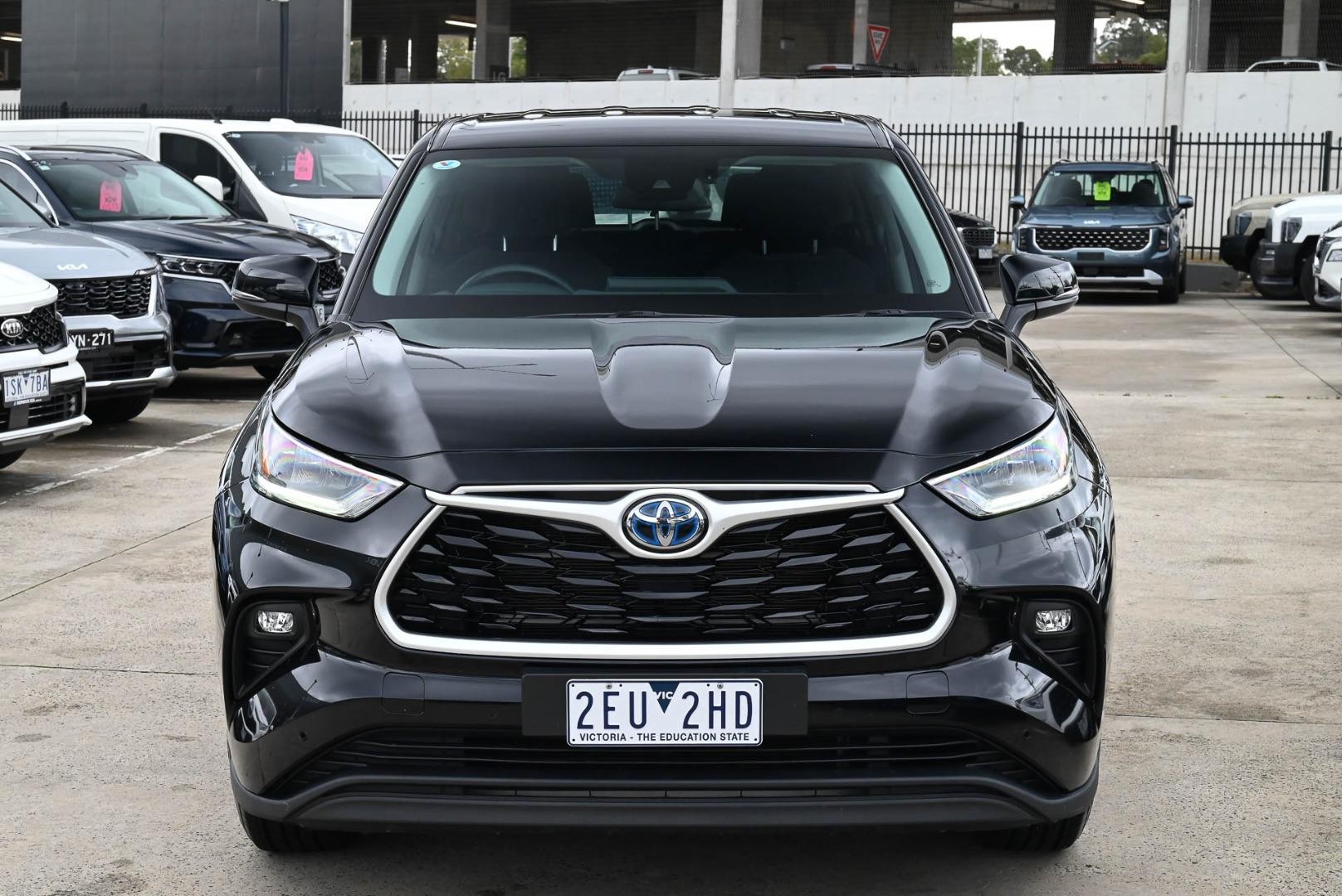 Toyota Kluger image 2