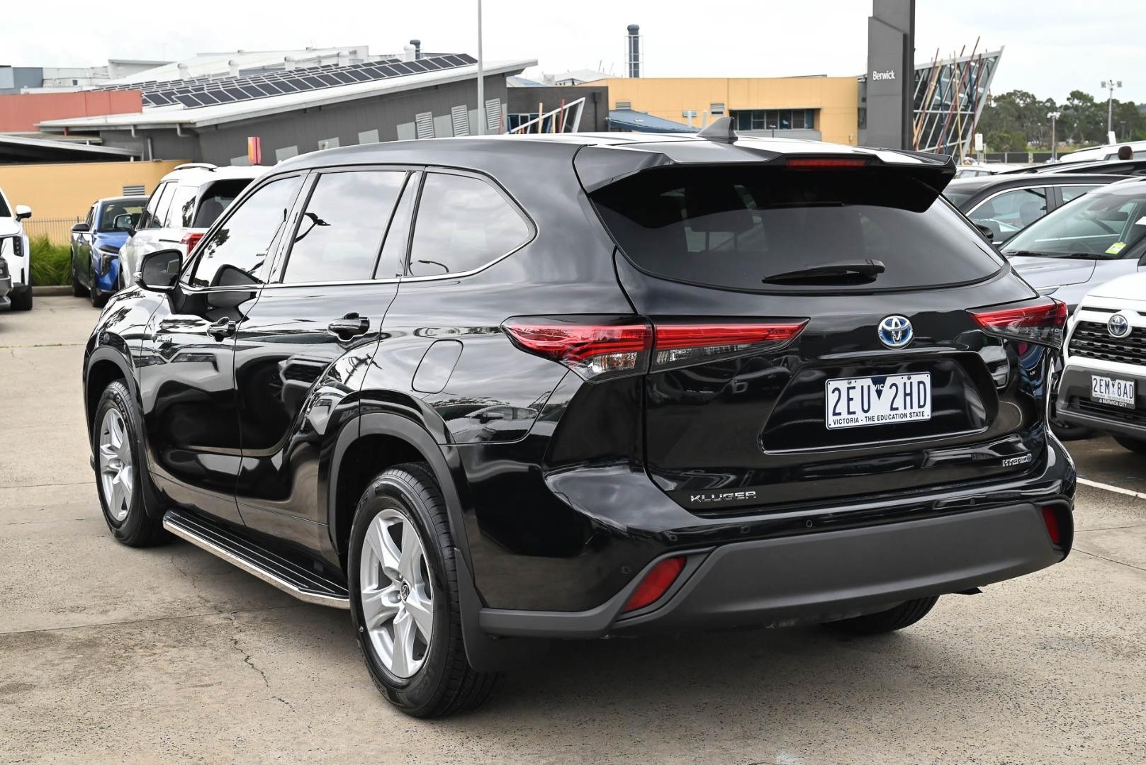 Toyota Kluger image 3