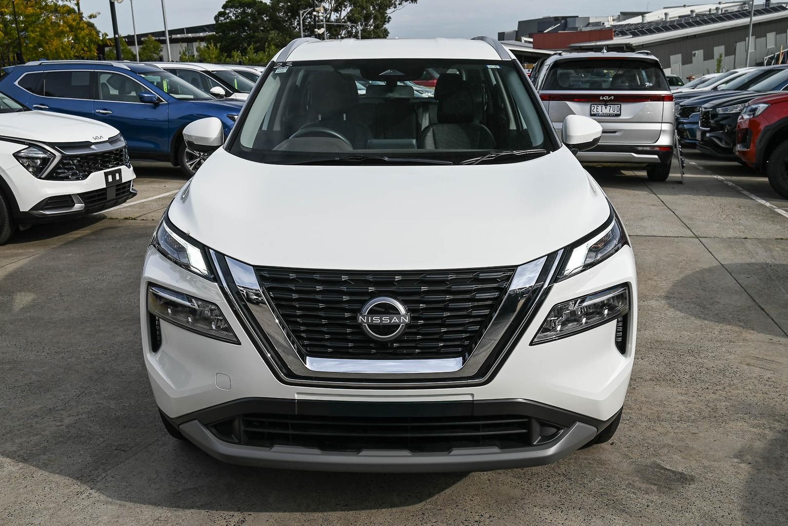 Nissan X-trail image 2