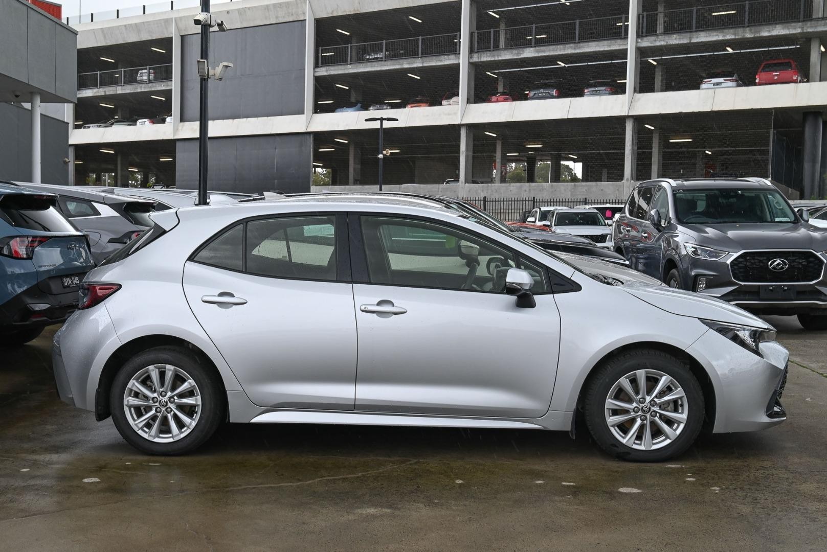 Toyota Corolla image 2