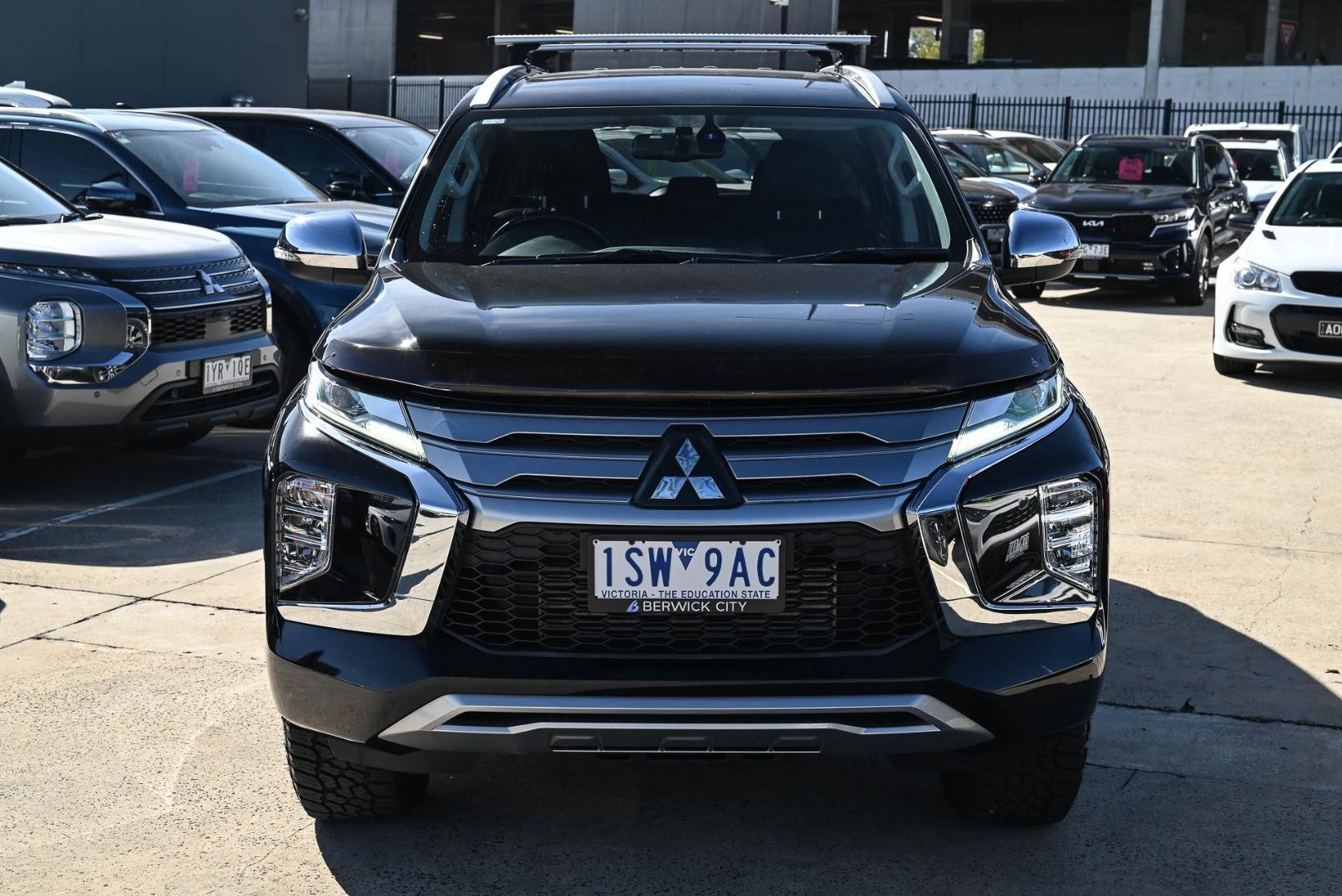 Mitsubishi Pajero Sport image 2