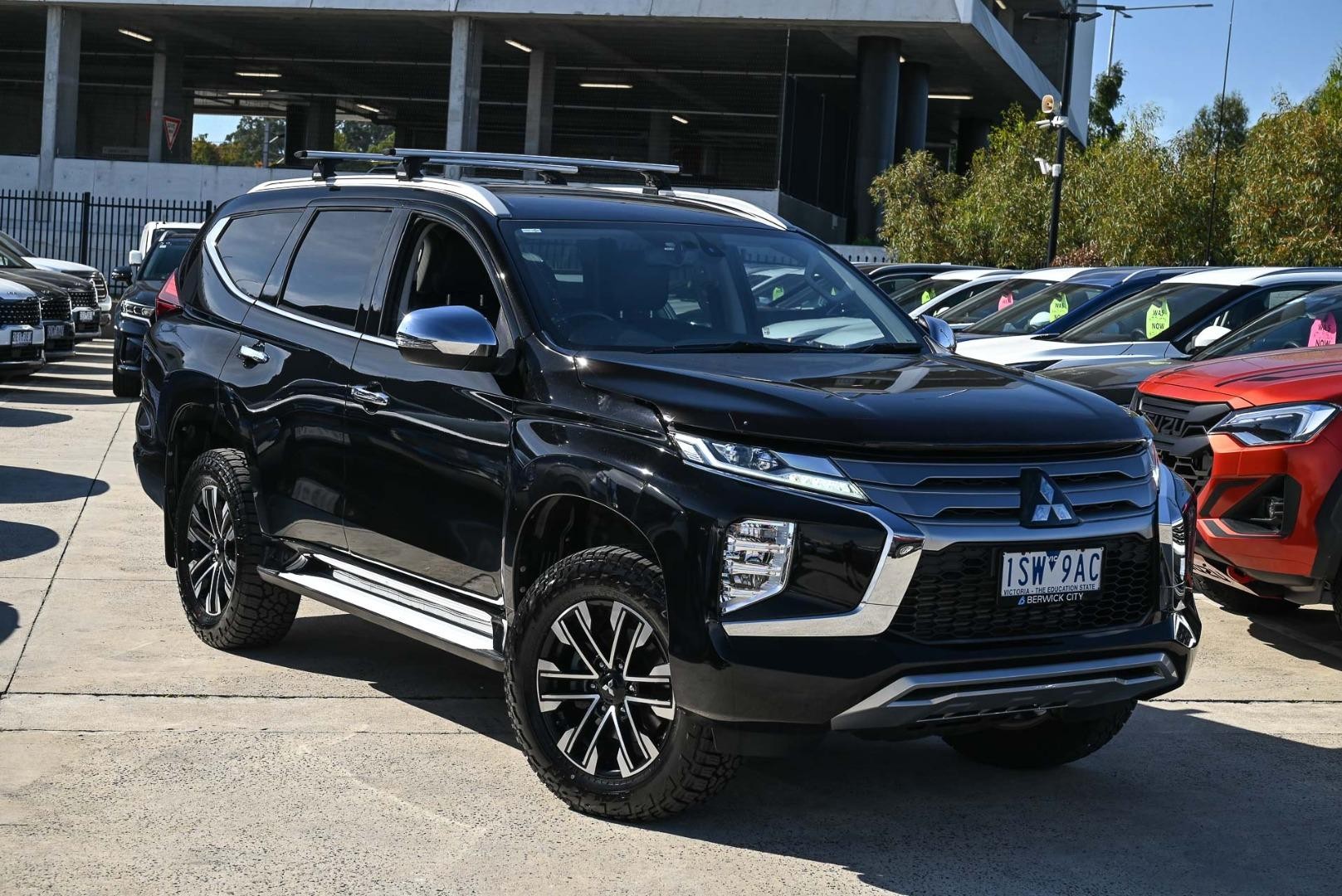 Mitsubishi Pajero Sport image 1