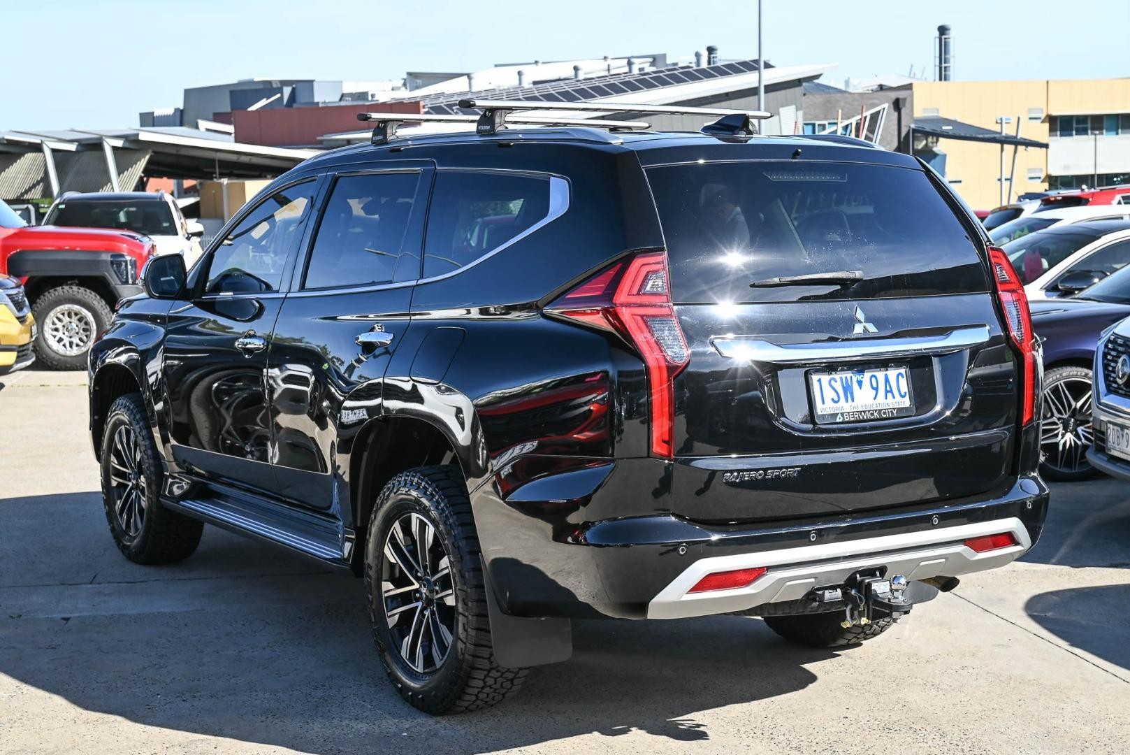 Mitsubishi Pajero Sport image 3