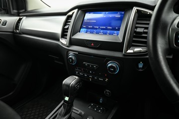 https://dvg-vehicle-assets.s3.amazonaws.com/1208562/4vj67jlx8cn3baw9sg5xepj5y.jpg