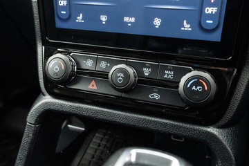 https://dvg-vehicle-assets.s3.amazonaws.com/1208563/4uieeasb2p5q5tlpe4c4ryc97.jpg