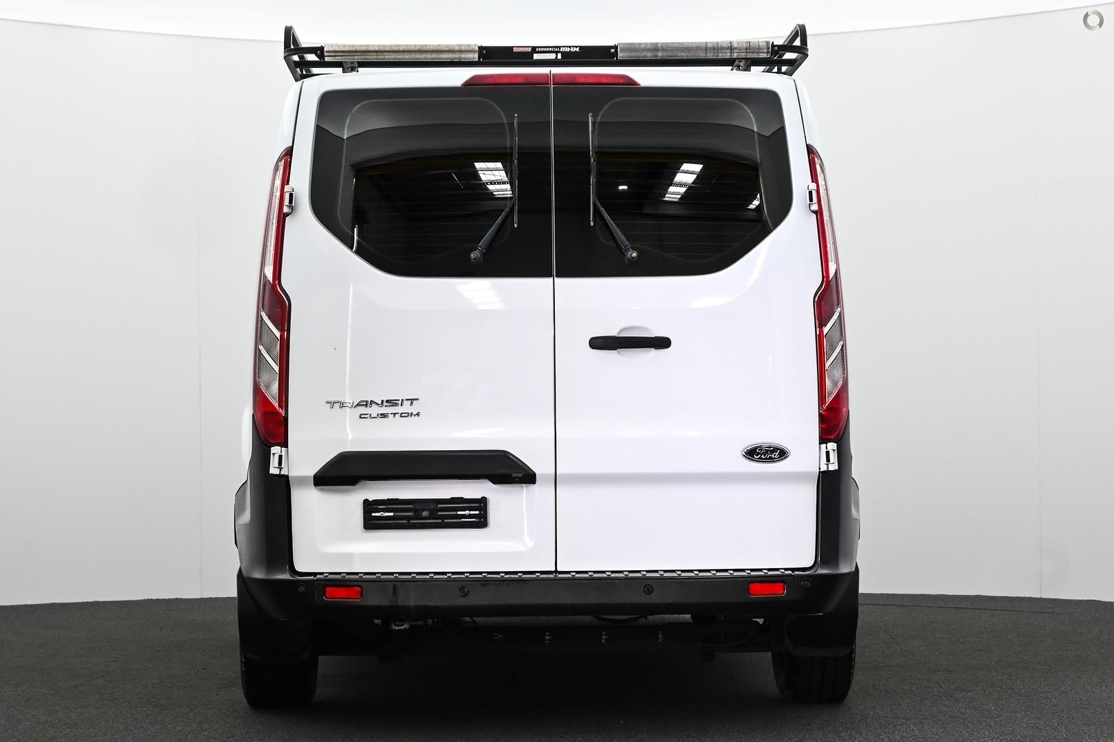 Ford Transit Custom image 3