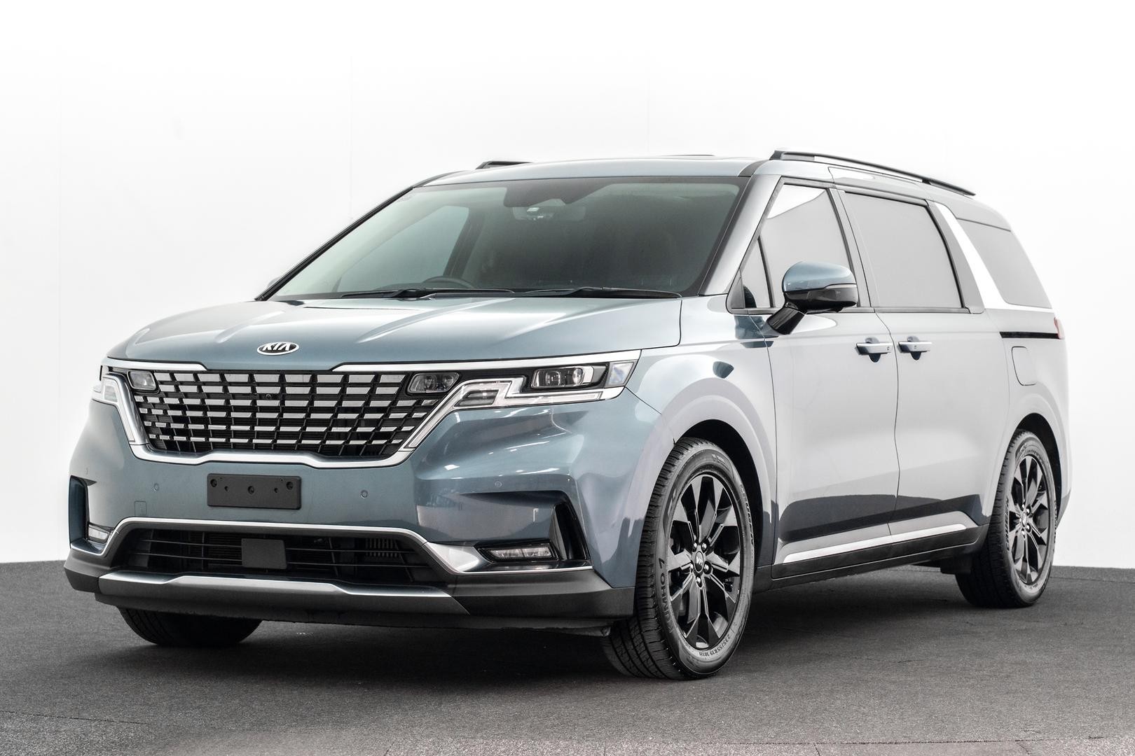 Kia Carnival image 1