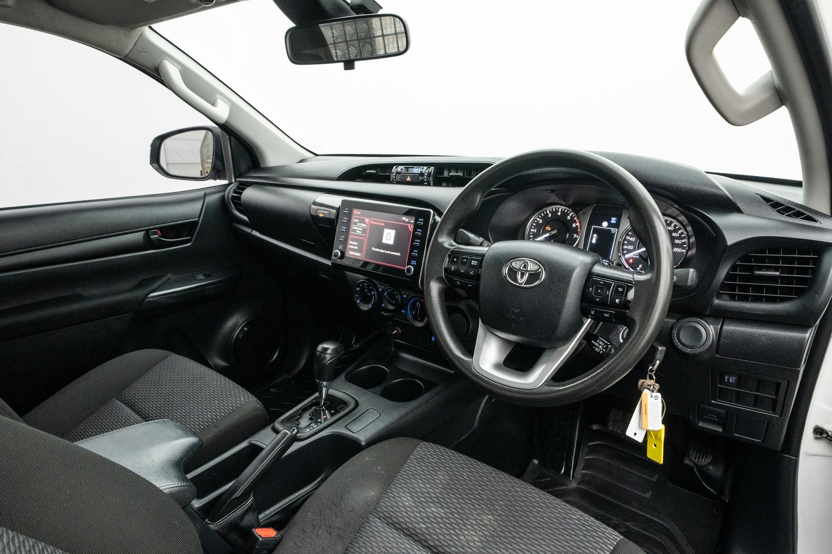 Toyota Hilux image 4