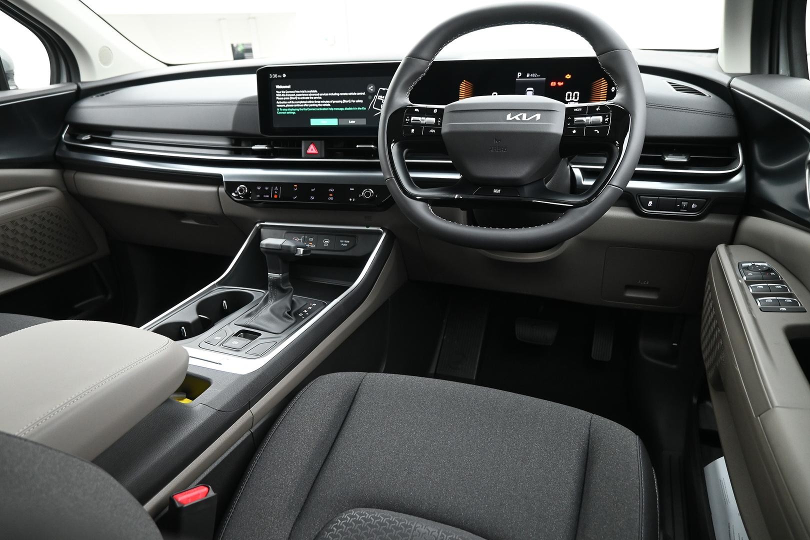 Kia Carnival image 4