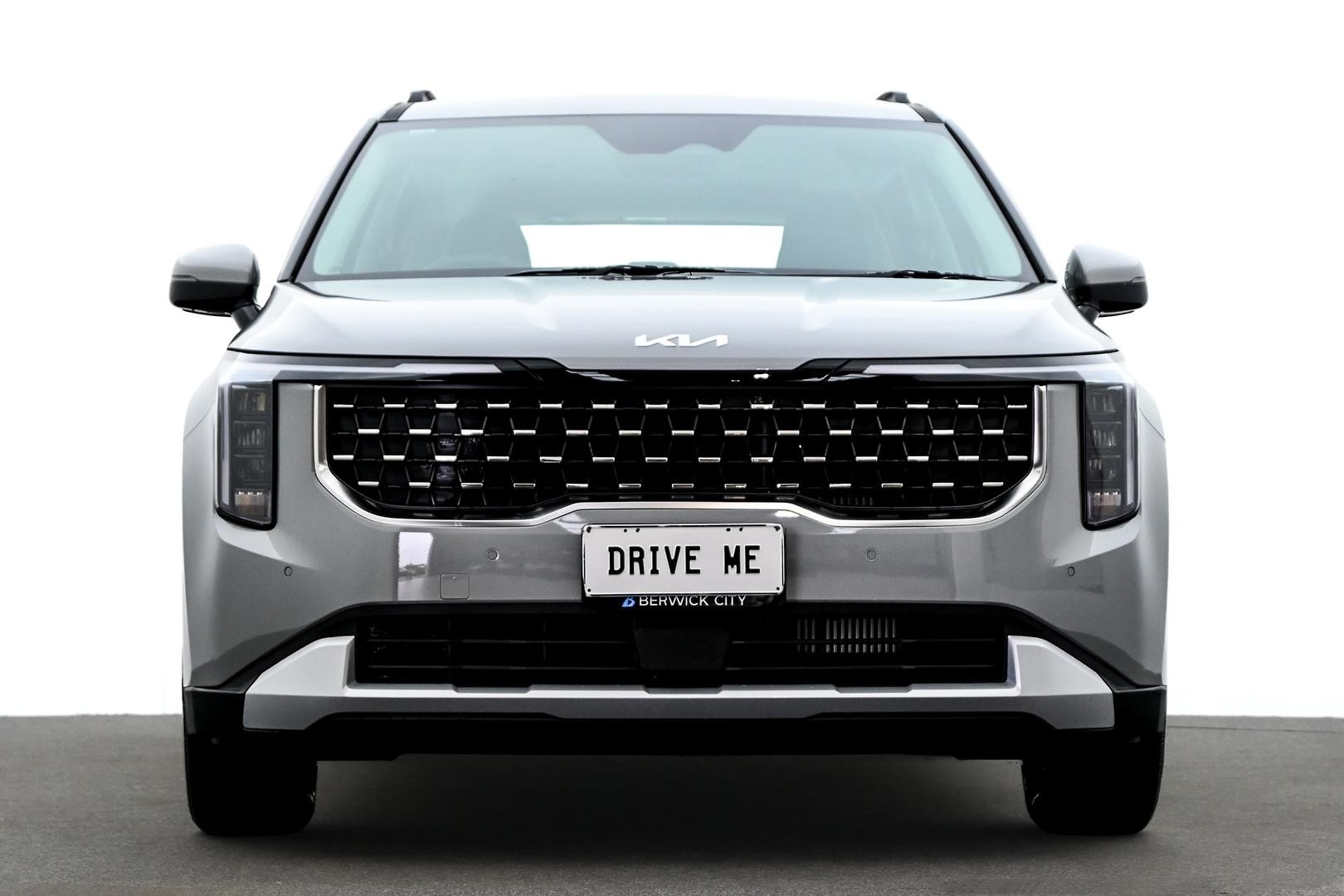 Kia Carnival image 2