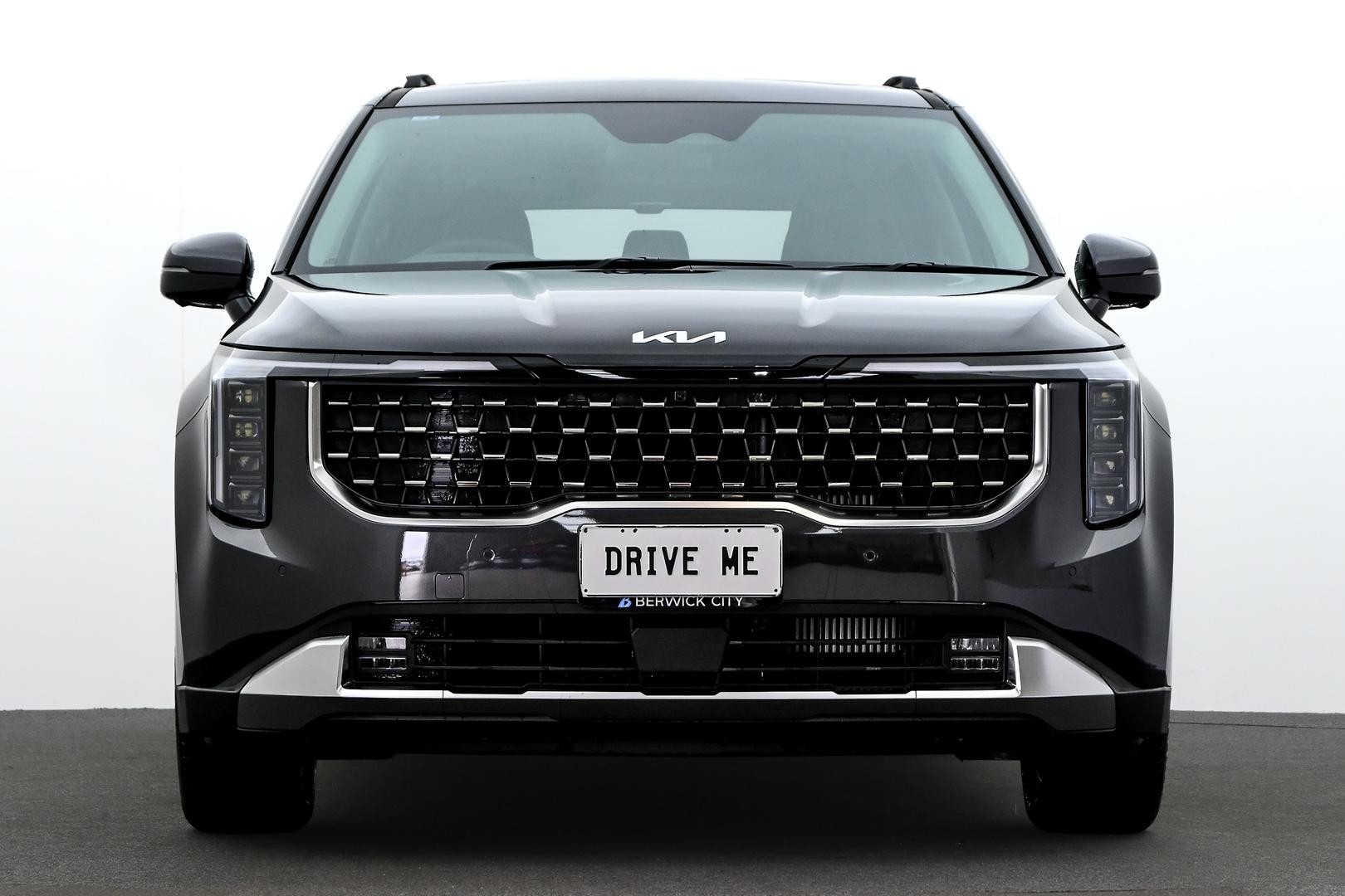 Kia Carnival image 2