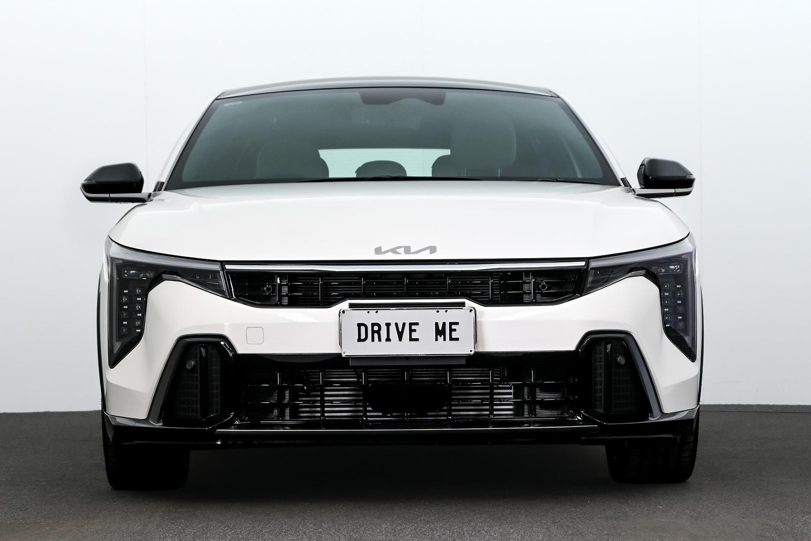 Kia K4 image 2
