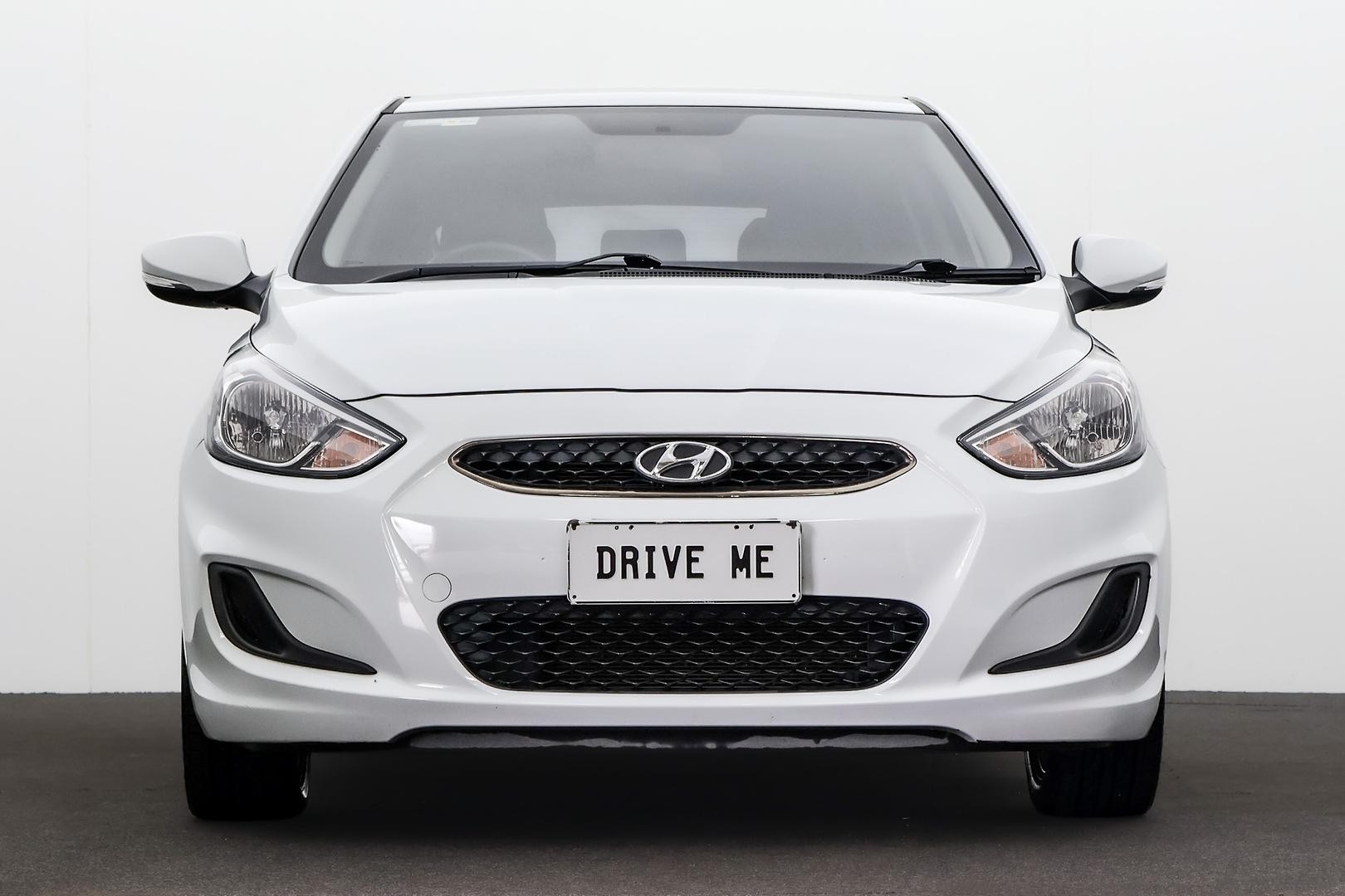 Hyundai Accent image 2